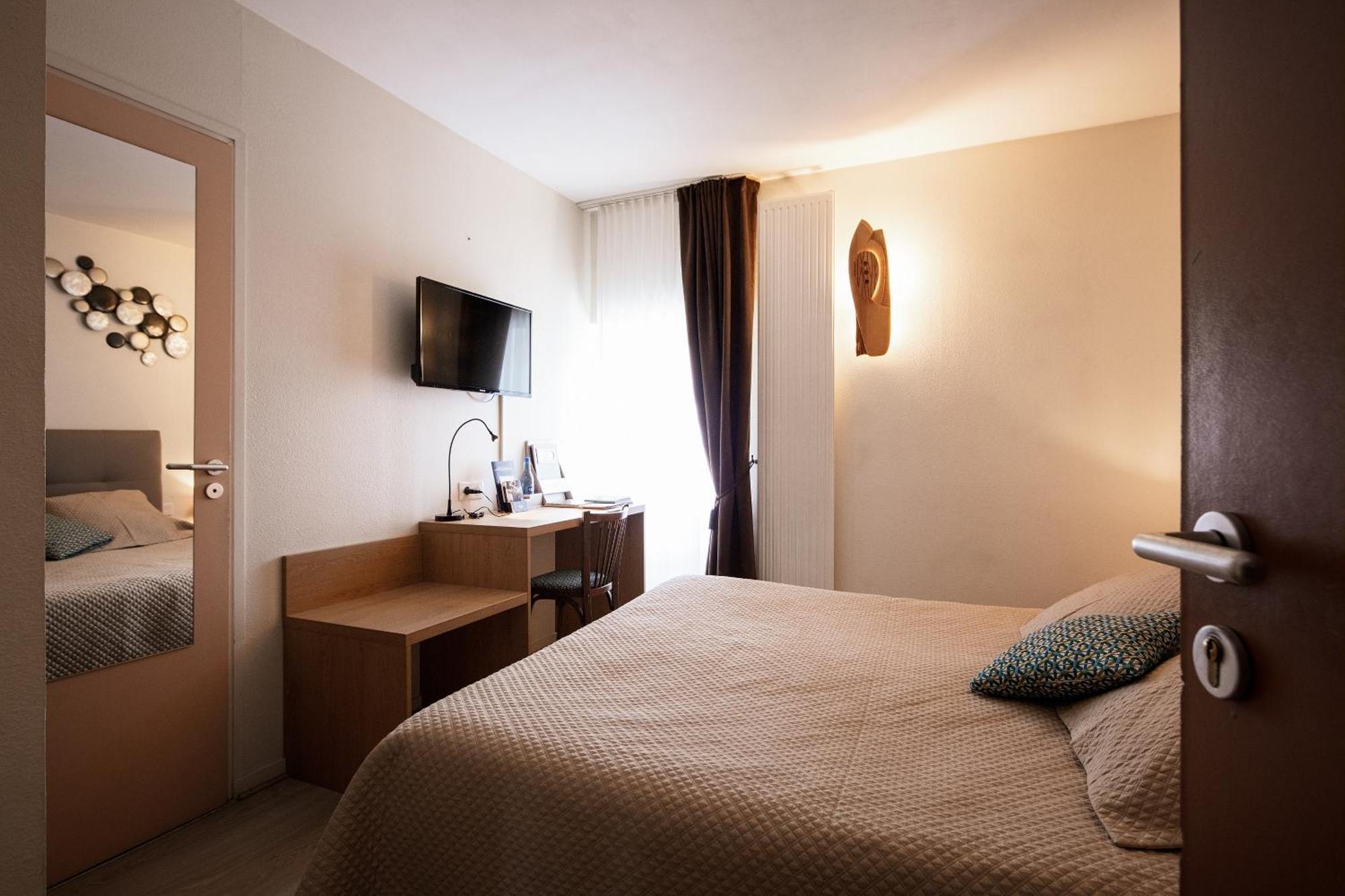 Hotel Restaurant De La Poste Et La Grange Detente, Espace Bien-Etre Chateauneuf-de-Randon Bilik gambar